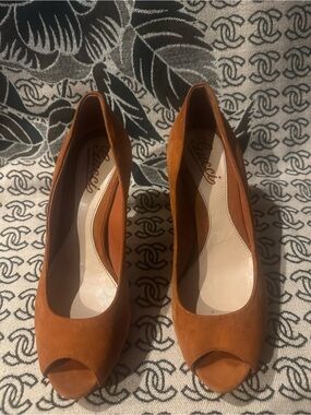Gucci Rust Peep-Toe Platform Pumps